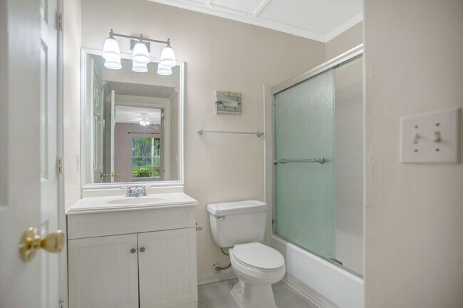 Building Photo - Lovely First Floor Condo at Plantation Point