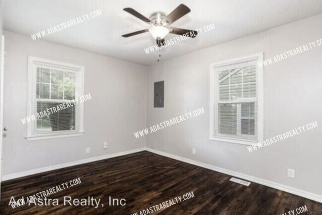 Building Photo - 821 N Crysler Ave