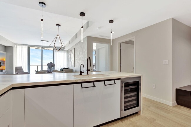 Building Photo - 1116 N Ocean Blvd