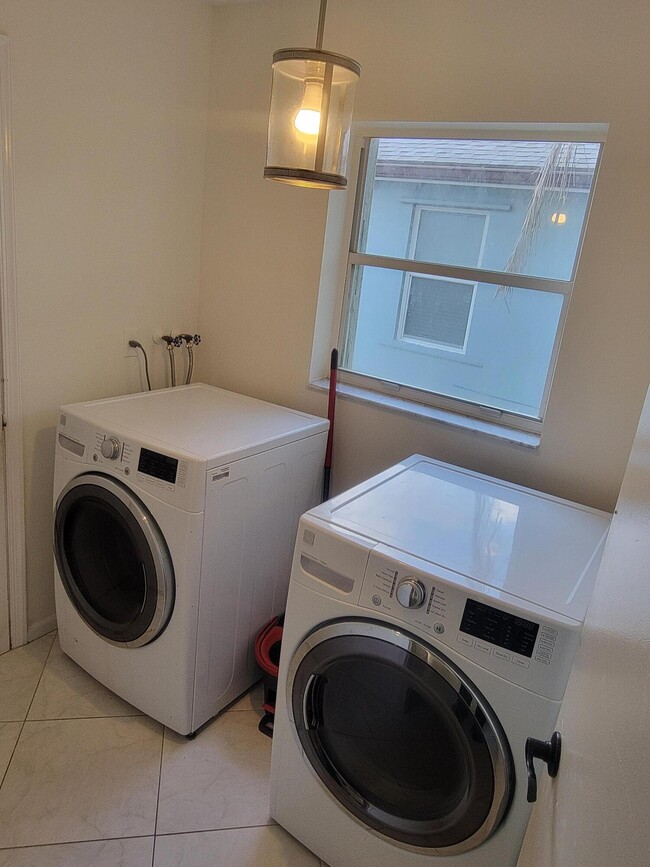 Building Photo - 9082 Cavatina Pl