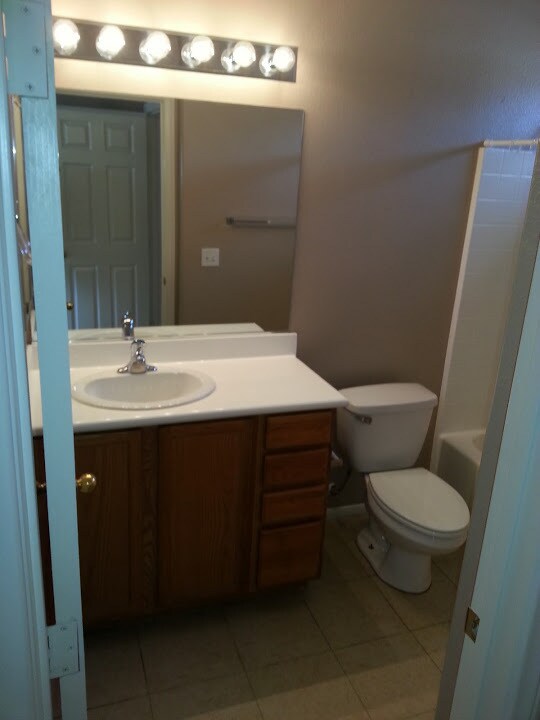 Building Photo - Beautiful 2 Story 2 Bedroom Home!