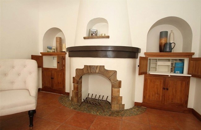 Building Photo - 1911 Cedar Ave