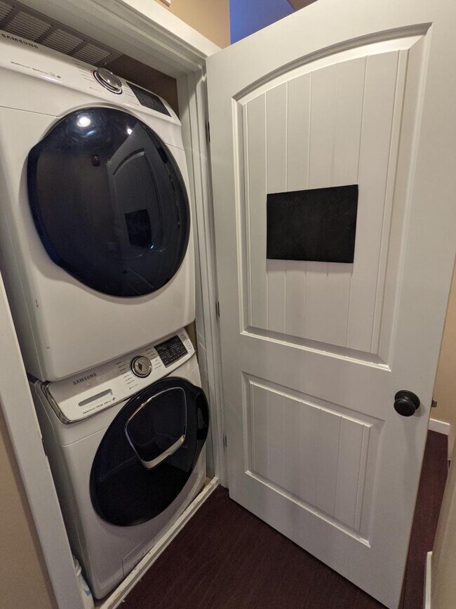 Building Photo - 538 S Fountaine St