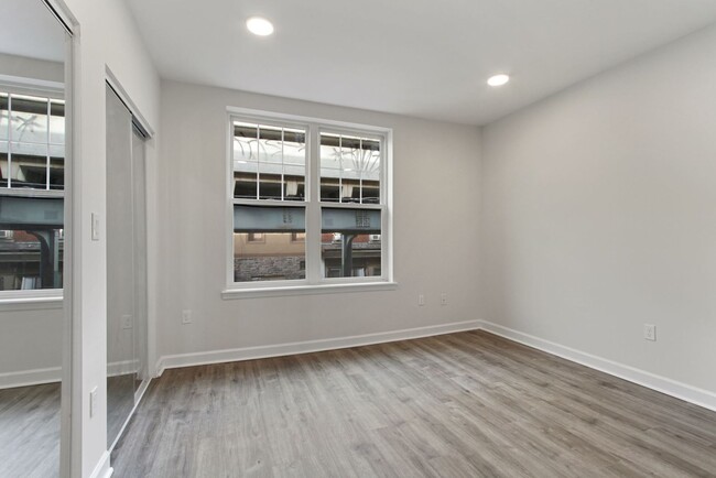 Building Photo - 2117 N Front St