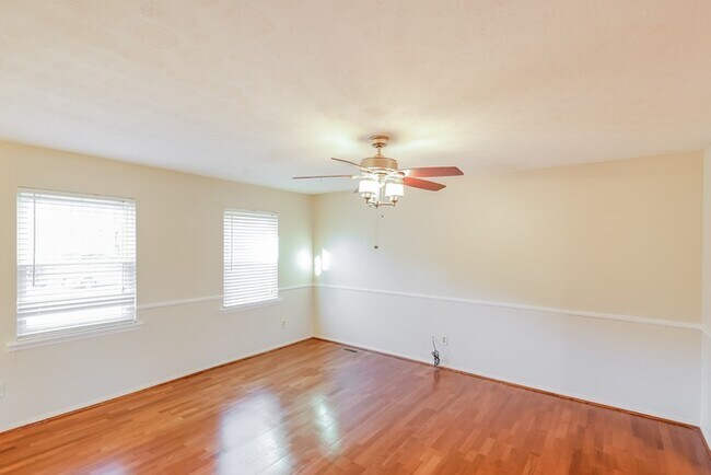Building Photo - 5323 Dixieland Rd