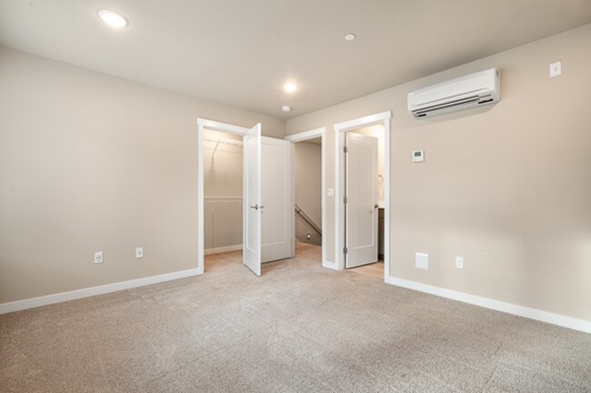 Building Photo - Kenmore Townhome | 4 Bed 3.5 Bath | $3,725