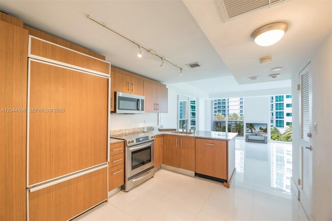 Building Photo - 10275 Collins Ave