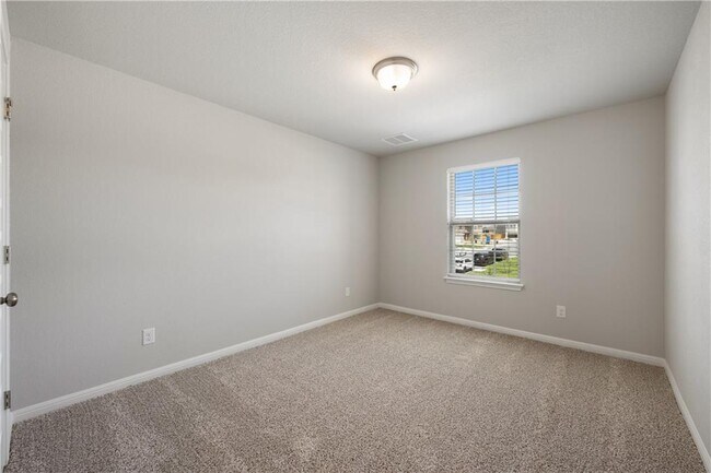 Building Photo - 100 Drifter Ln