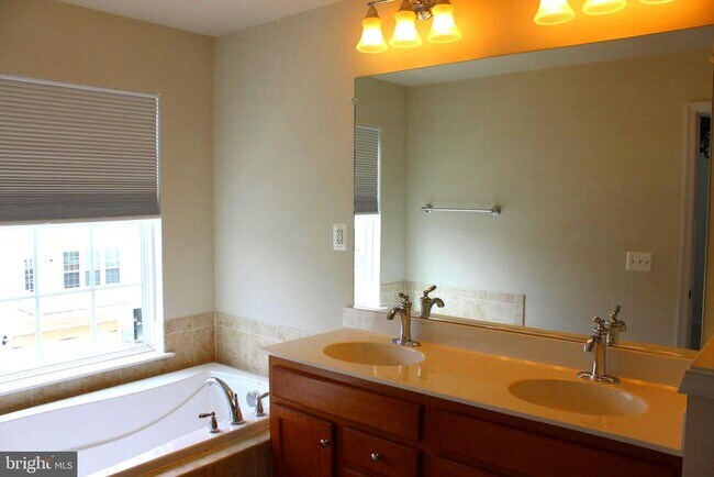 Building Photo - 43579 Wheat Berry Terrace