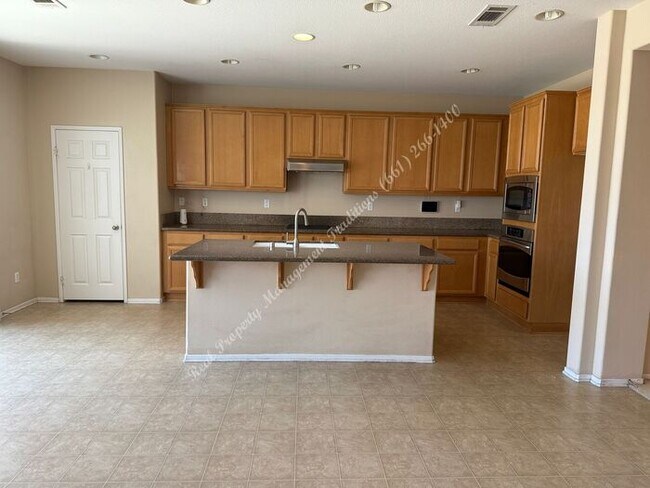 Building Photo - *** Please call us @ 661-266-1400 for information on availability, showings and applications proc...