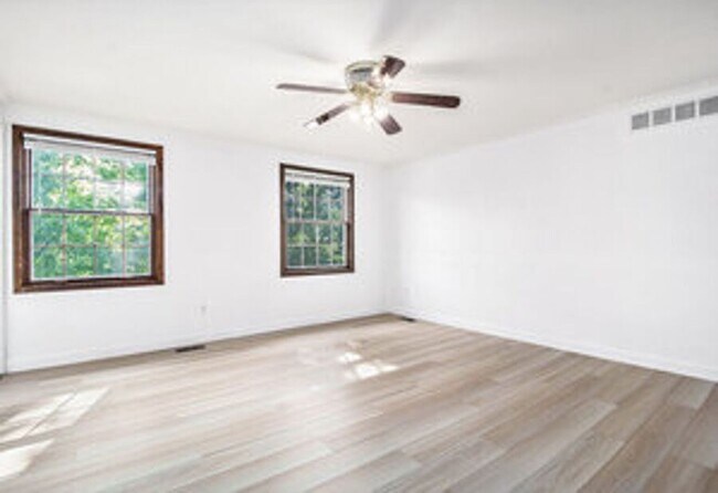 Building Photo - 6609 Merrick Dr