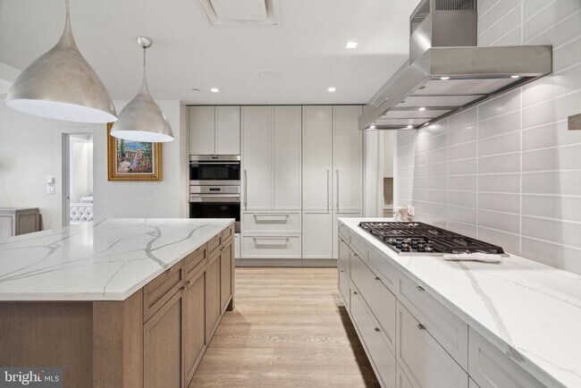 Building Photo - 130 18TH St