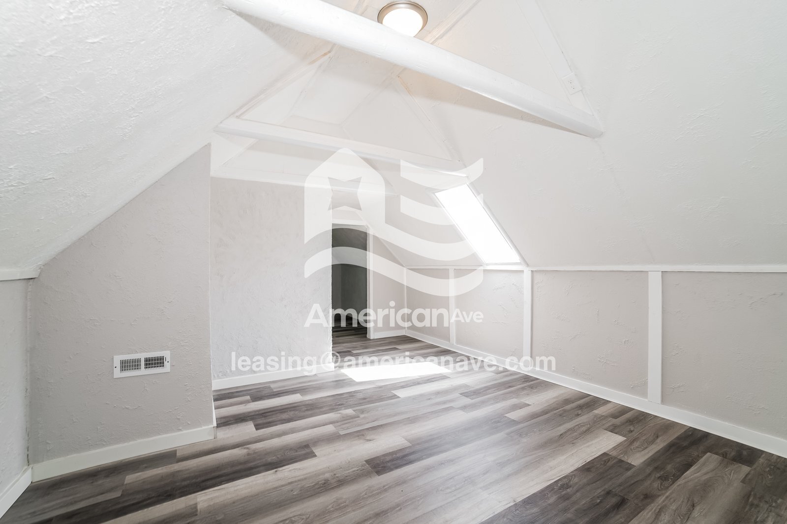 Building Photo - 704 E Gift Ave