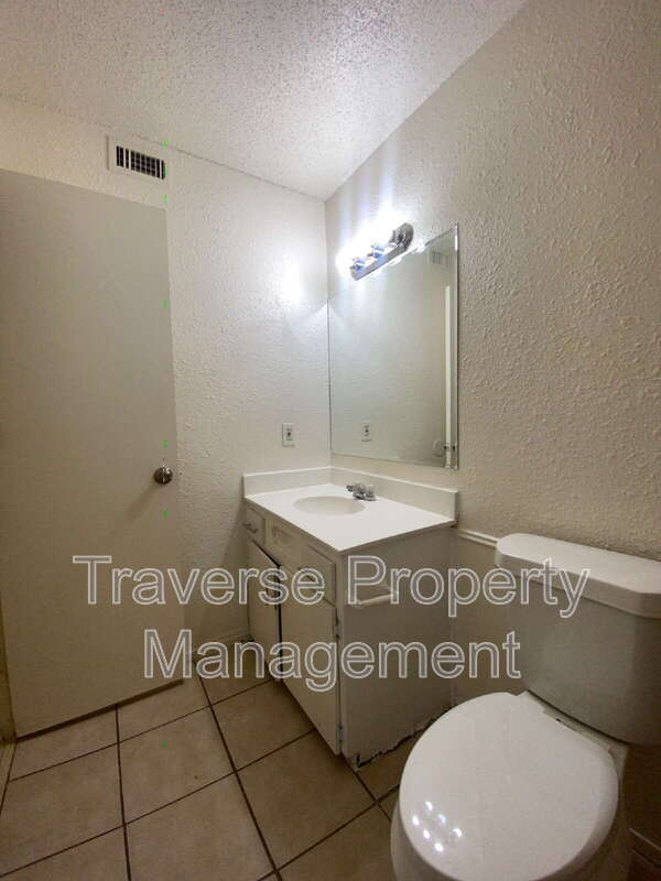 Building Photo - 6808 Trail Lake Dr