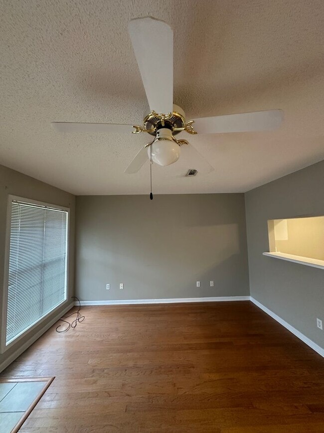 Building Photo - 206 Foxchase Ln