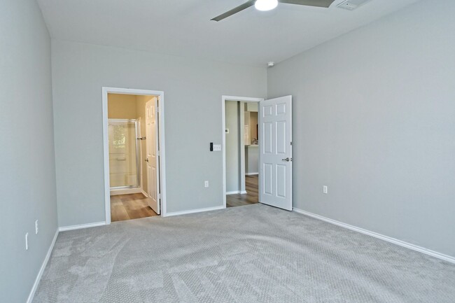 Building Photo - 313 Essex Ln