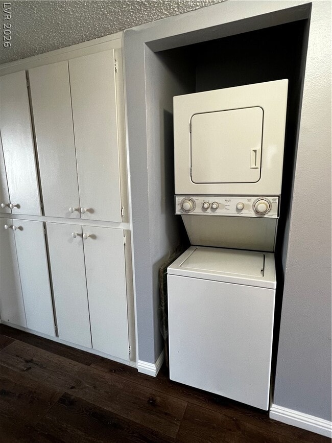 Building Photo - 6630 Bubbling Brook Dr