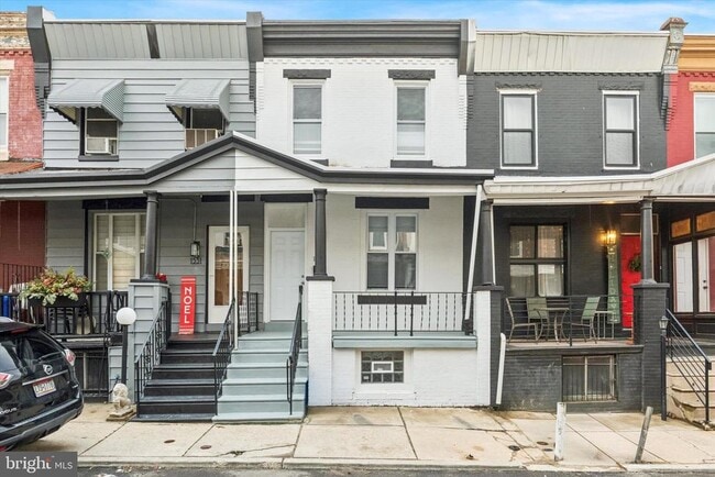 Building Photo - 1529 N Hollywood St