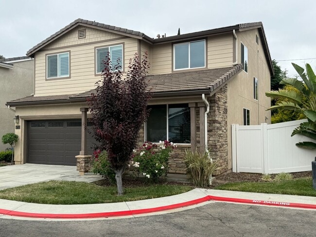 Building Photo - Reseda Ranch 5 bedroom 3 bath house!