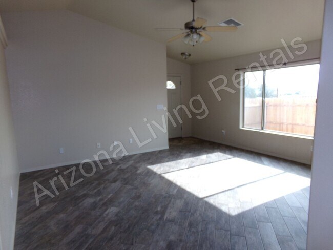 Building Photo - IMMACULATE 3 BEDROOM HOME