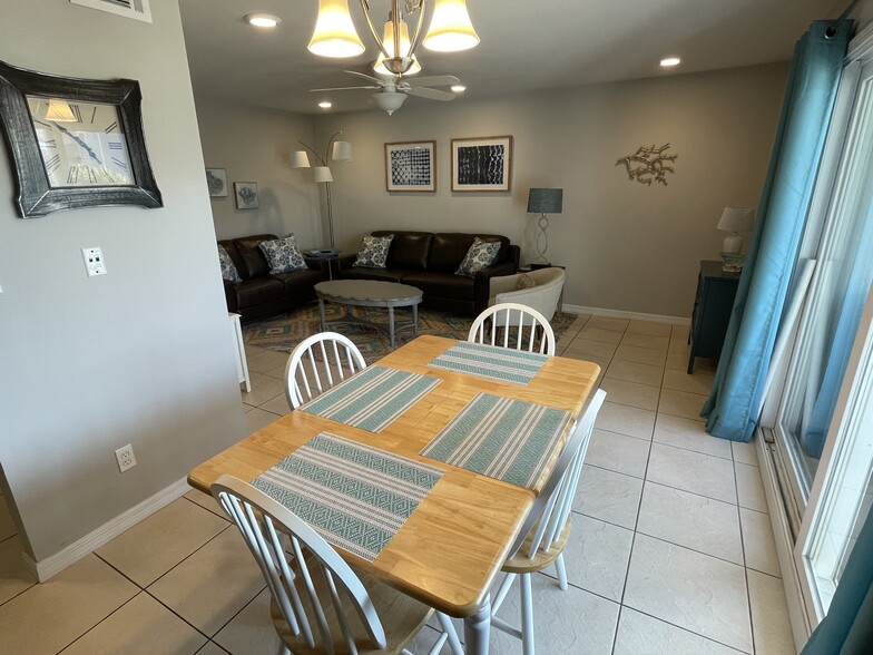 Breakfast/ Dining - 1650 Via de Luna Dr