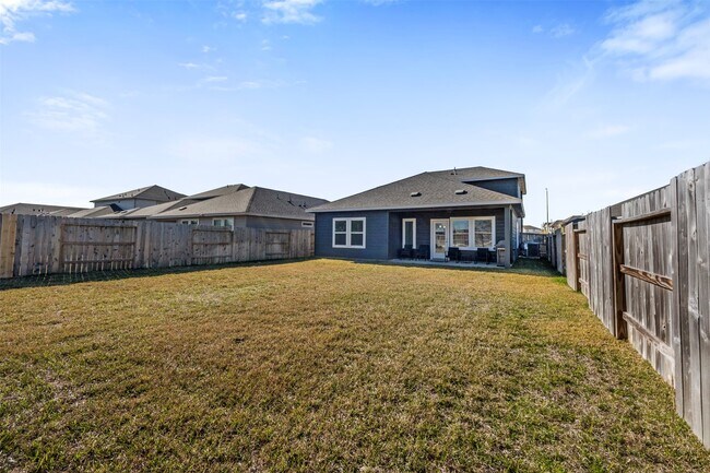 Building Photo - 38746 Yellowstone Dr