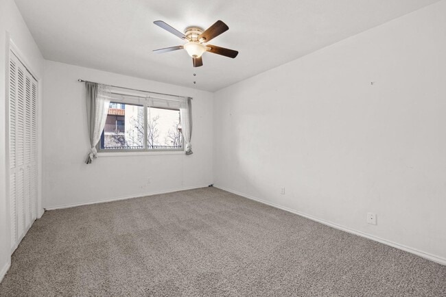 Building Photo - 505 W 7th St