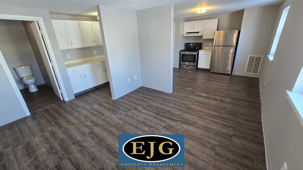 Building Photo - 26 Ledge St