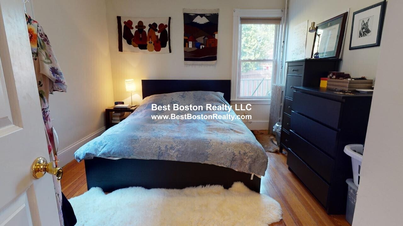 Building Photo - 289 Summer St