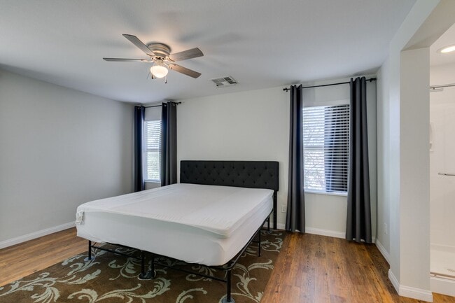 Building Photo - GORGEOUS HOME WITH TONS OF UPGRADES*MOUNTA...