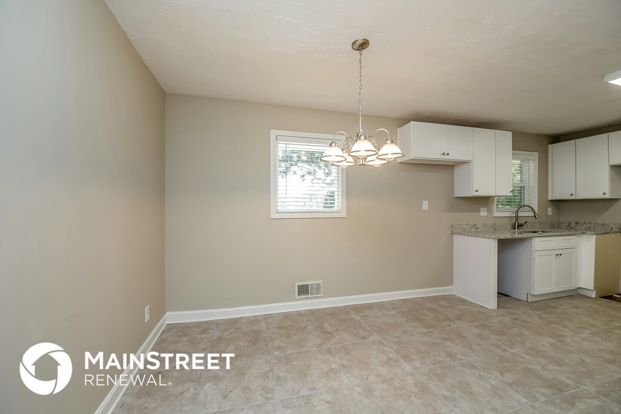 Building Photo - 204 Oxford Way