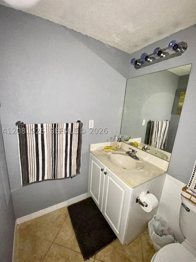 Building Photo - 2501 S Ocean Dr