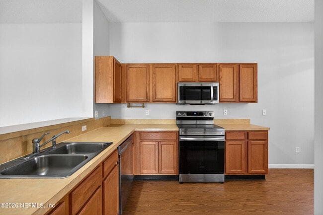 Building Photo - 6377 Island Forest Dr