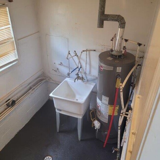 Building Photo - 7501 Lamphere- 3 Bed & 1 Bath FOR RENT