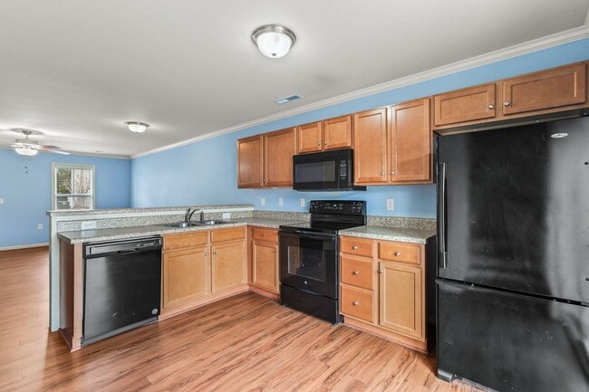 Building Photo - 404 Sullivan Loop Rd