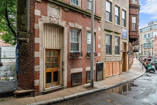 Building Photo - 16 Stillman St