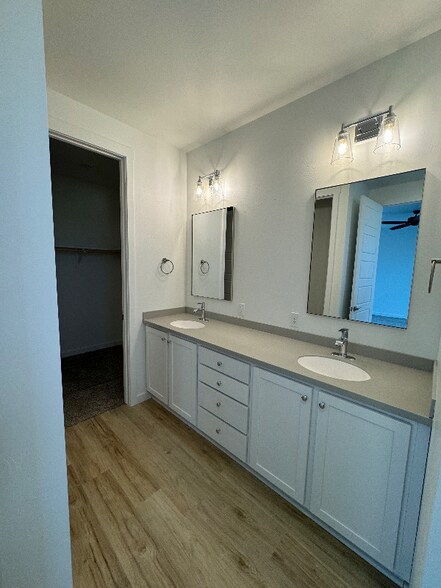 Building Photo - 226 Kinross Ct