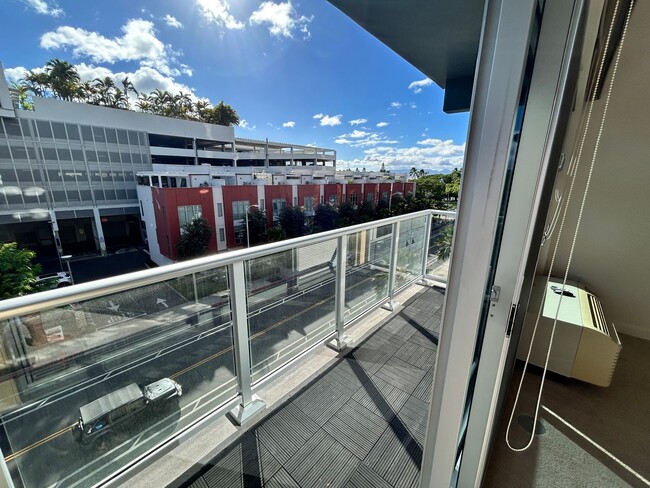 Building Photo - Spacious Kakaako 2-bedroom, 2-bath!