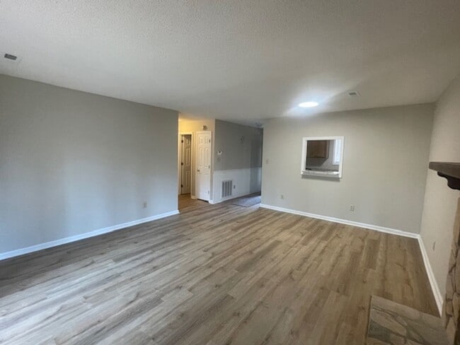 Building Photo - Condo in the heart of Winston-Salem!