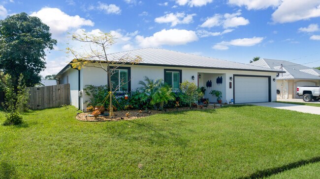 Building Photo - 314 NE Surfside Ave