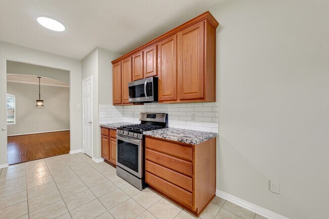 Building Photo - 6118 N Fawnlake Dr