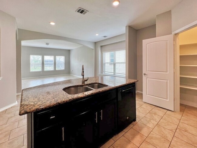 Building Photo - Northeast Crossing Neighborhood. Close to ...