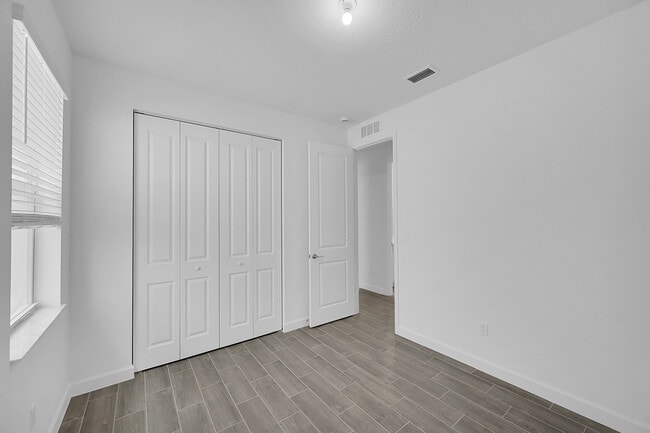 Building Photo - 3550 Angler Dr