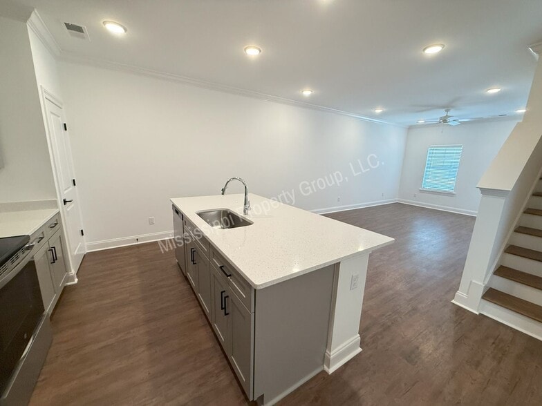 Building Photo - 616 Cottage Grv Cir