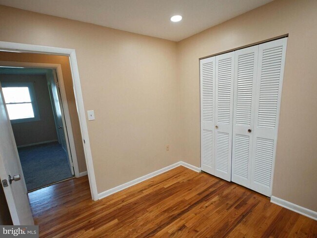 Building Photo - 1304 Wendover Ct