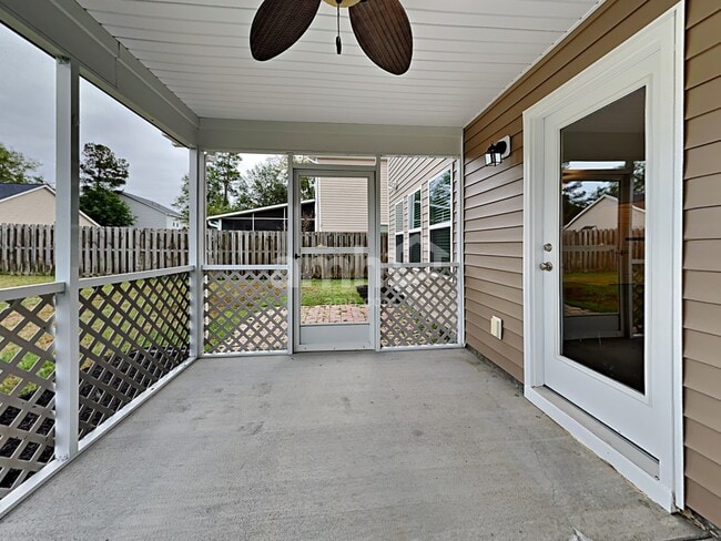 Building Photo - 422 Lions Den Dr