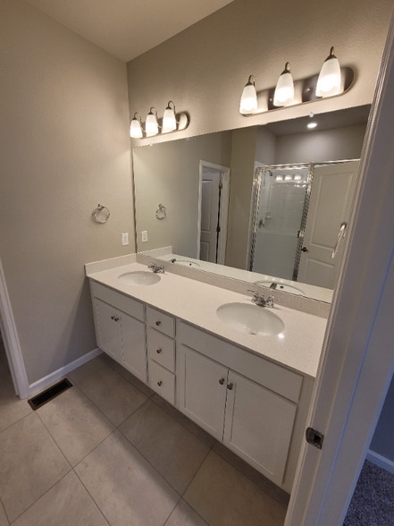 Building Photo - 463 Millwall Cir