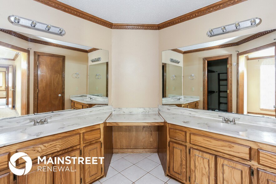 Building Photo - 8312 NW 112th St