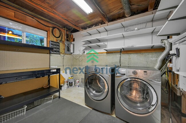 Building Photo - Welcome to this beautifully located 4-bedroom, 2-bath