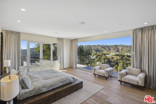 Building Photo - 9716 Oak Pass Rd